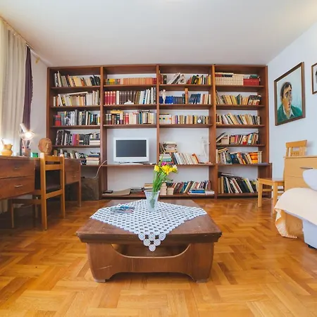 Spacious And Cozy House Bakula