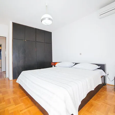 Spacious And Cozy House Bakula